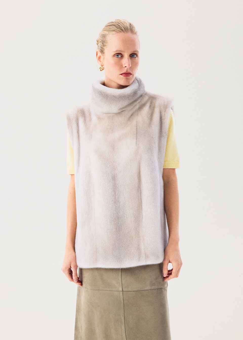Mink vest in the color «Ice»